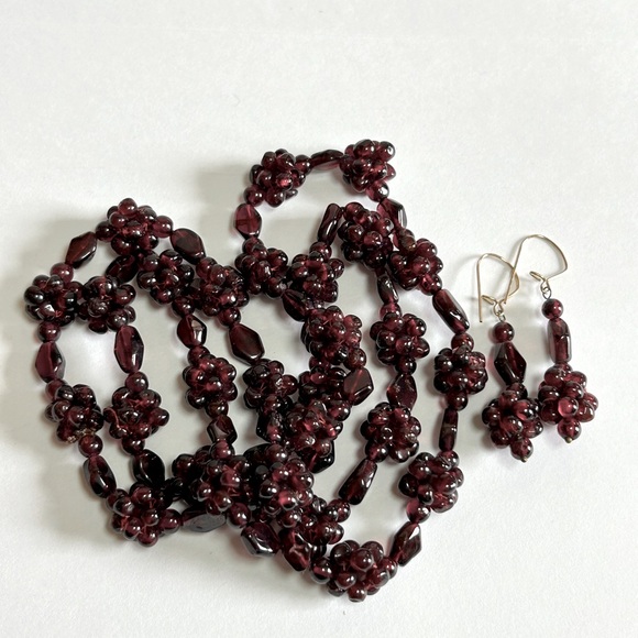 Vintage Garnet Cluster Beaded Necklace Matching Garnet Dangle Post Earring Set - Picture 1 of 6